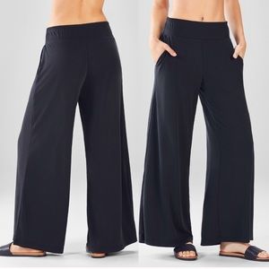 NWT Fabletics Black Heidi Pant Size Small